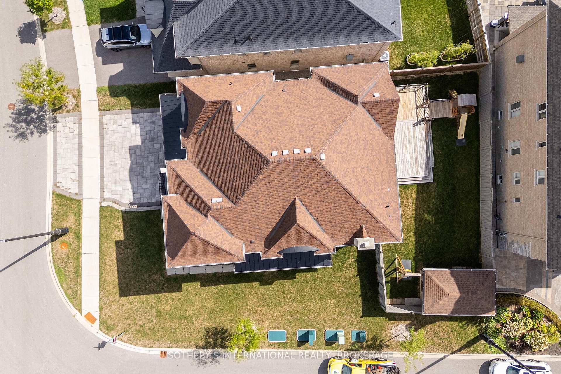 Photo 3 of 33 Conger Street, Vaughan, Maple — HOMEH