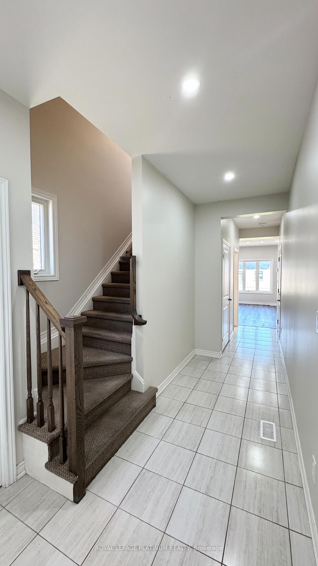 Photo 4 of 32 Sunflower Place, Welland, West Welland — HOMEH