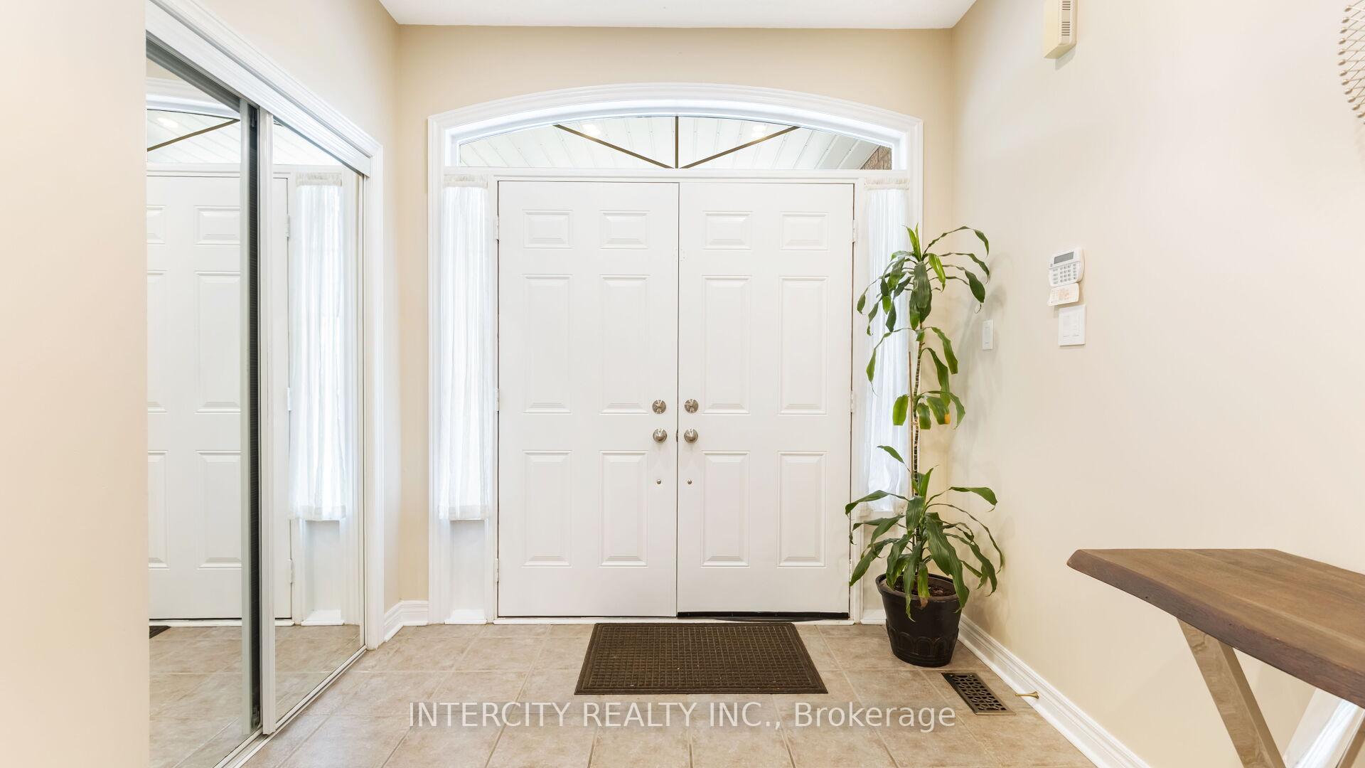 Photo 7 of 16 Venice Gate Drive, Vaughan, Vellore Village — HOMEH