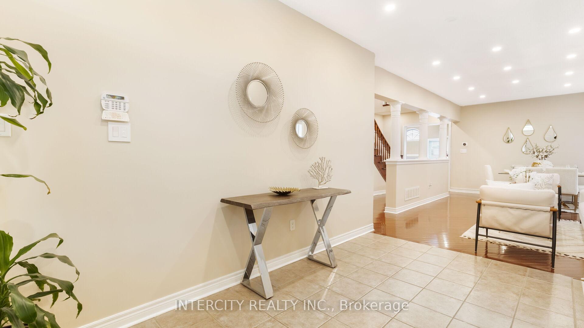 Photo 26 of 16 Venice Gate Drive, Vaughan, Vellore Village — HOMEH