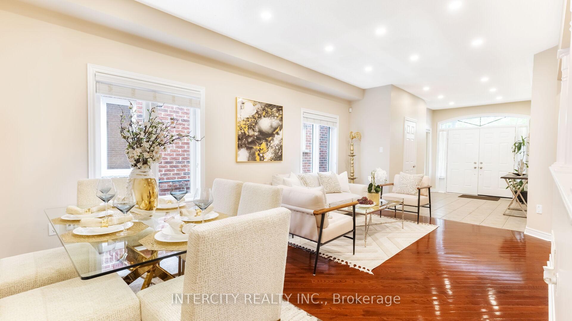 Photo 13 of 16 Venice Gate Drive, Vaughan, Vellore Village — HOMEH