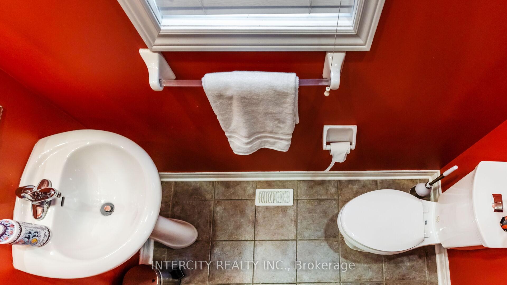 Photo 5 of 16 Venice Gate Drive, Vaughan, Vellore Village — HOMEH