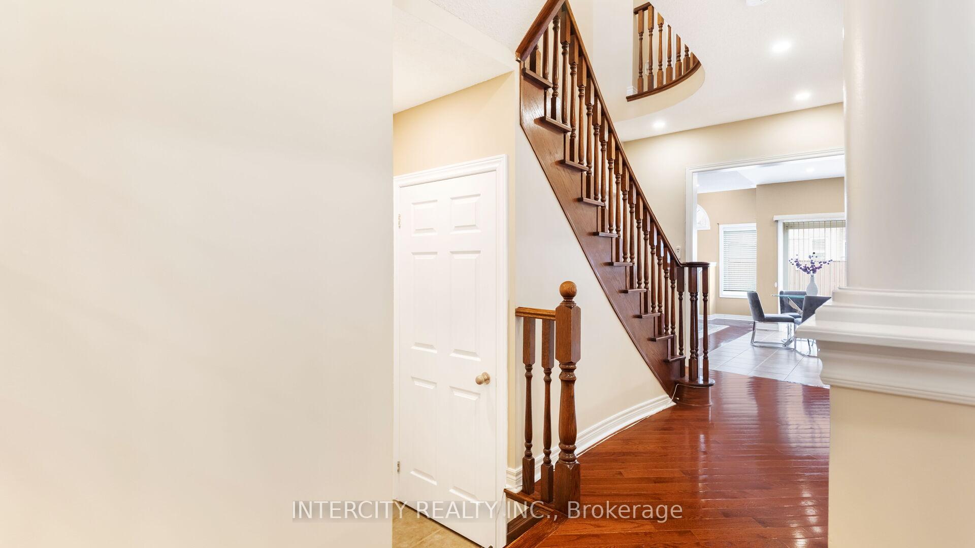 Photo 34 of 16 Venice Gate Drive, Vaughan, Vellore Village — HOMEH