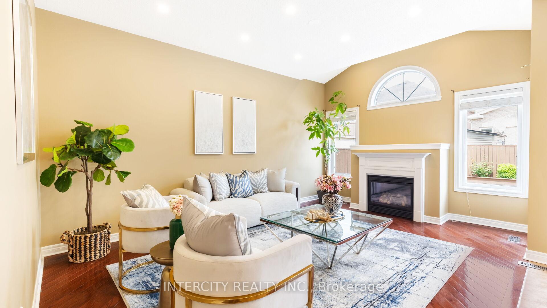 Photo 38 of 16 Venice Gate Drive, Vaughan, Vellore Village — HOMEH