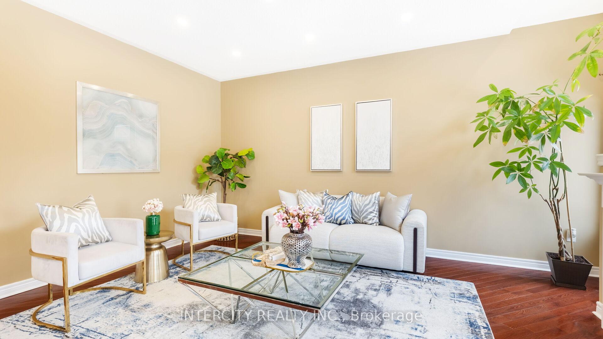 Photo 4 of 16 Venice Gate Drive, Vaughan, Vellore Village — HOMEH