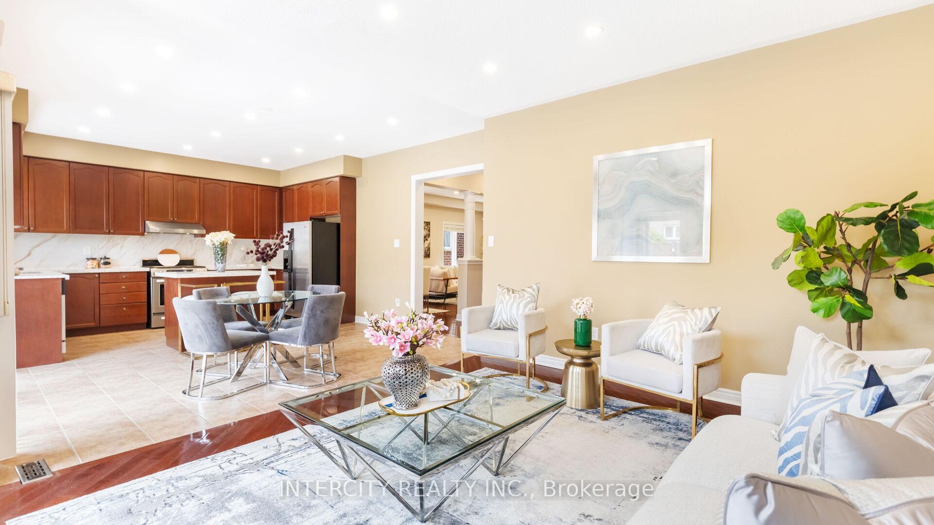 Photo 18 of 16 Venice Gate Drive, Vaughan, Vellore Village — HOMEH