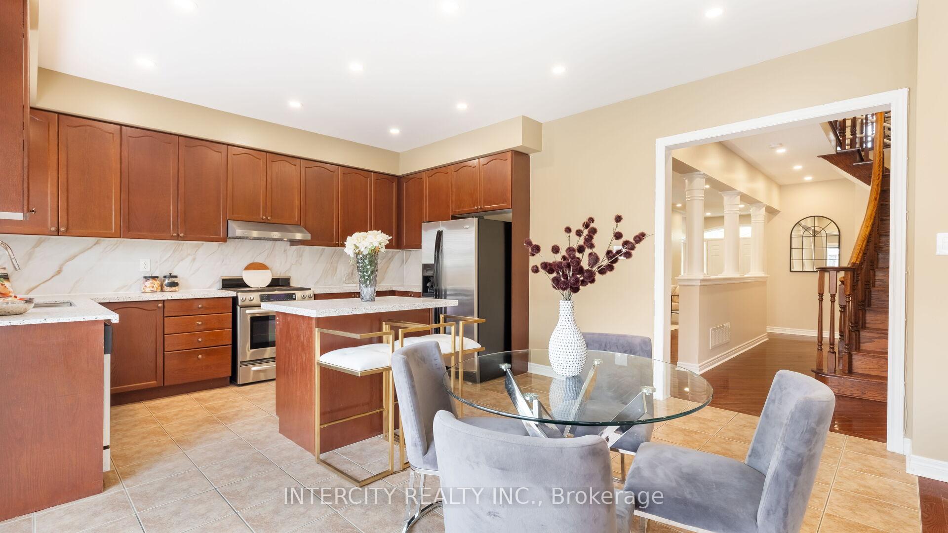 Photo 20 of 16 Venice Gate Drive, Vaughan, Vellore Village — HOMEH