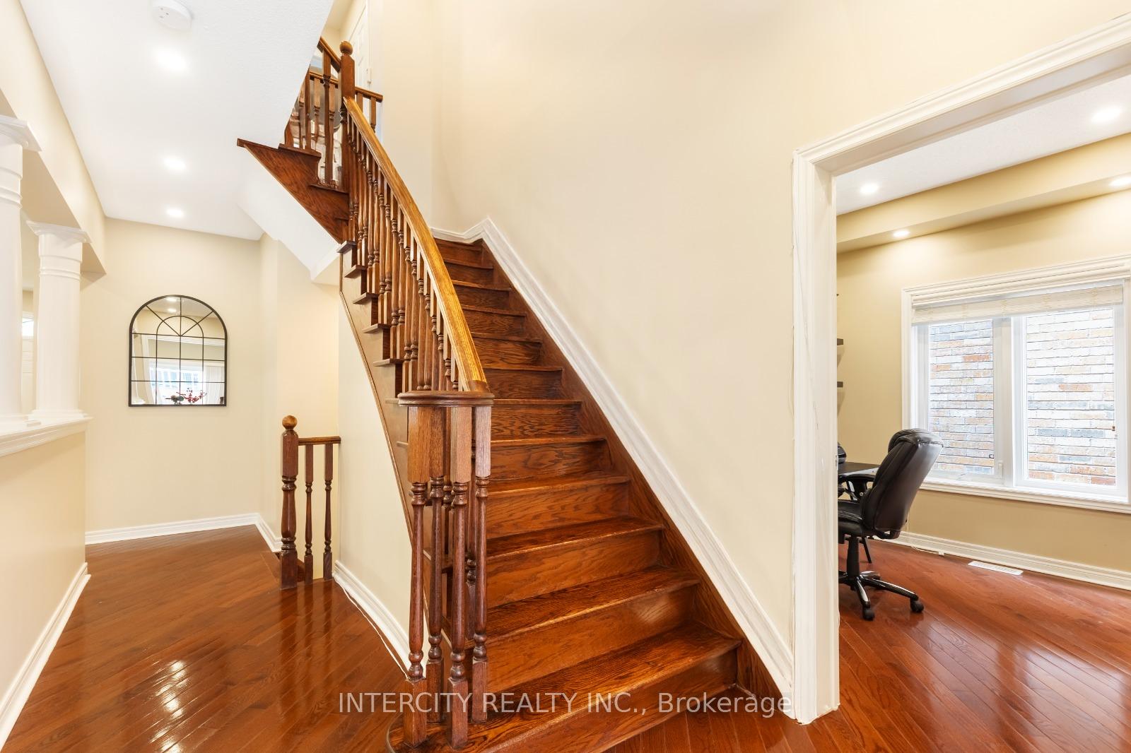Photo 31 of 16 Venice Gate Drive, Vaughan, Vellore Village — HOMEH