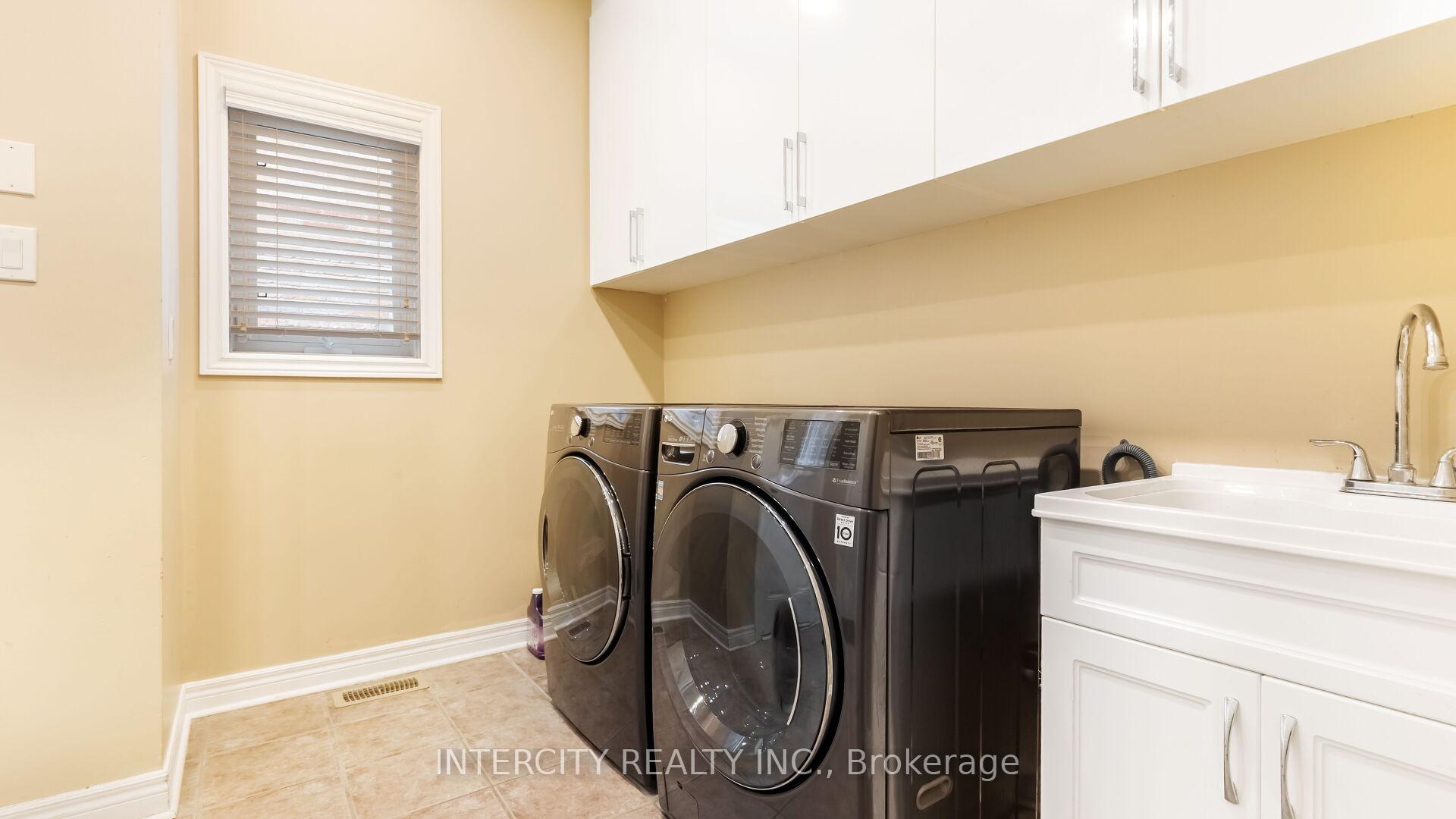 Photo 11 of 16 Venice Gate Drive, Vaughan, Vellore Village — HOMEH