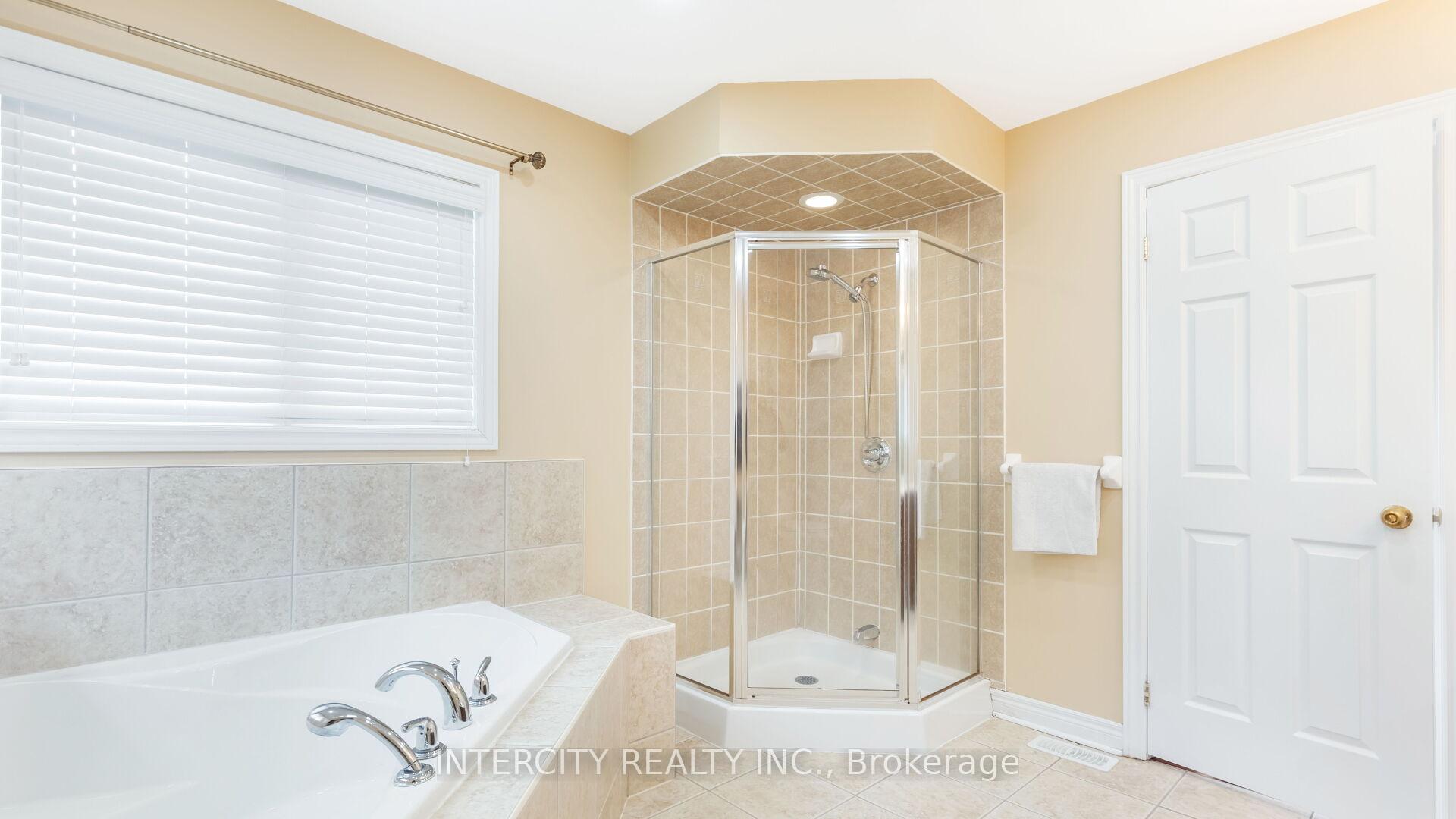 Photo 23 of 16 Venice Gate Drive, Vaughan, Vellore Village — HOMEH