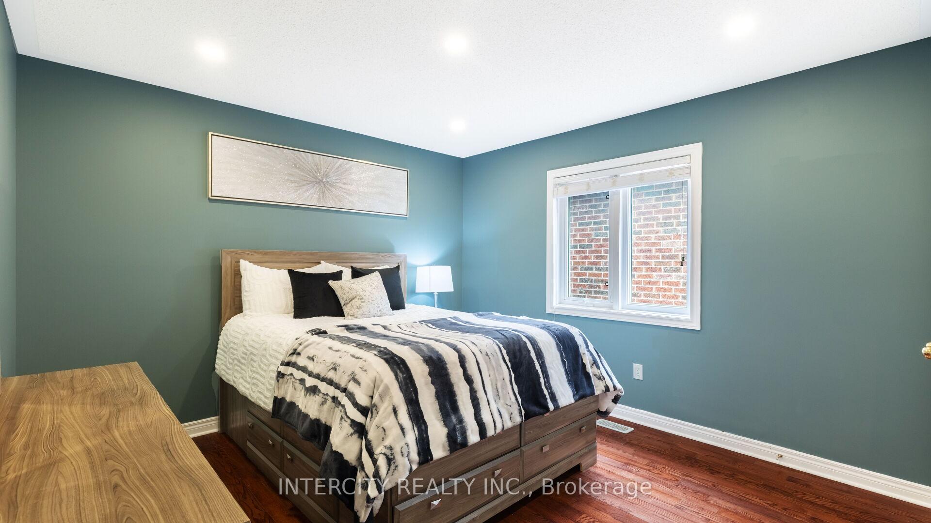 Photo 37 of 16 Venice Gate Drive, Vaughan, Vellore Village — HOMEH
