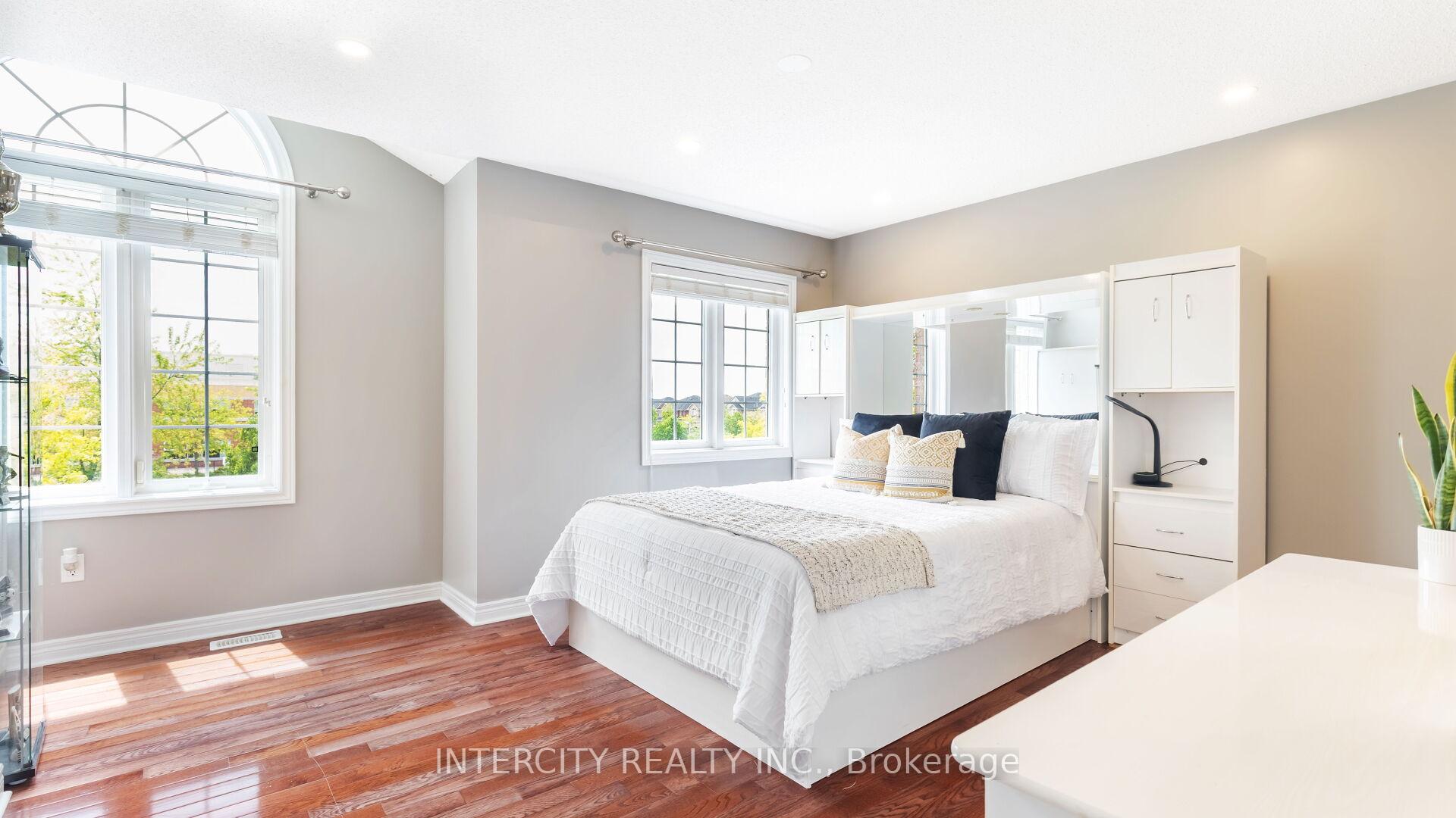 Photo 40 of 16 Venice Gate Drive, Vaughan, Vellore Village — HOMEH