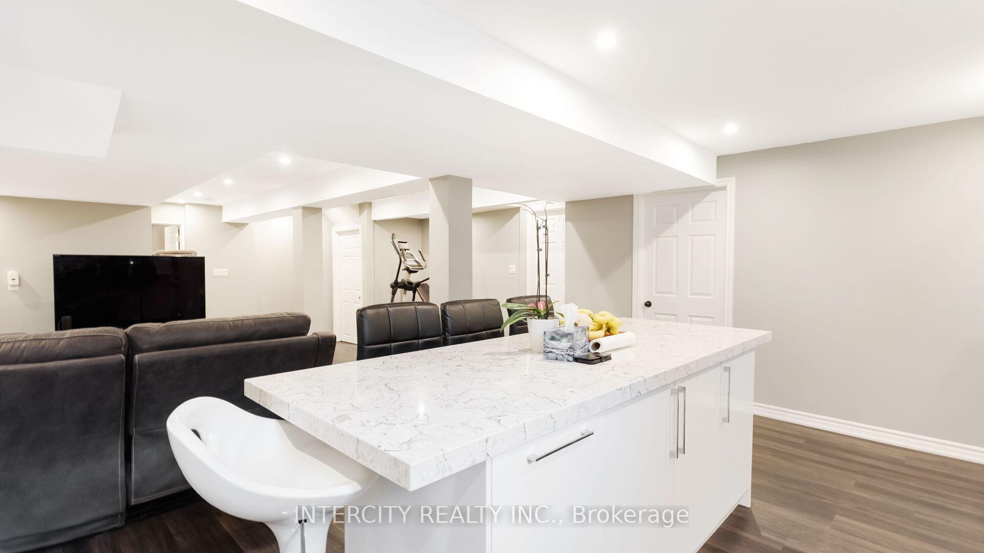 Photo 22 of 16 Venice Gate Drive, Vaughan, Vellore Village — HOMEH