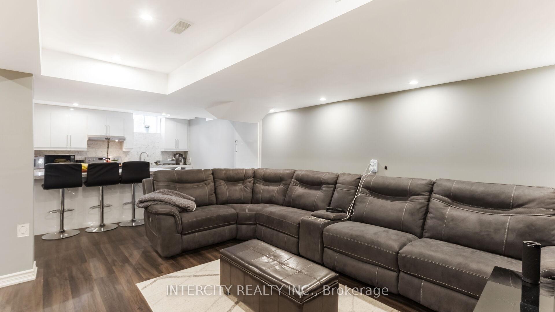 Photo 39 of 16 Venice Gate Drive, Vaughan, Vellore Village — HOMEH