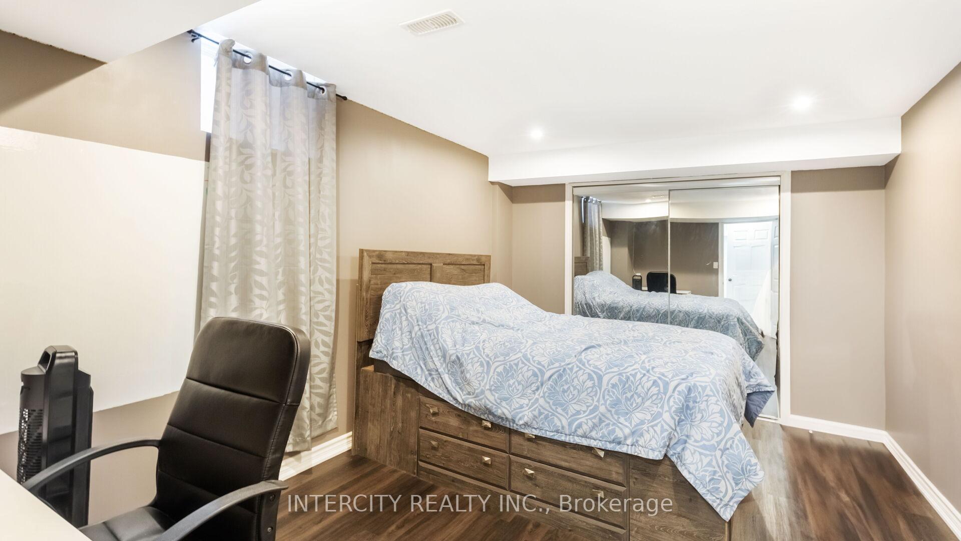 Photo 14 of 16 Venice Gate Drive, Vaughan, Vellore Village — HOMEH