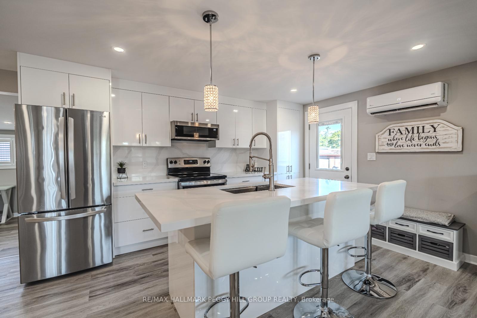 Photo 4 of 10 Nettles Cove, Innisfil, Rural Innisfil — HOMEH