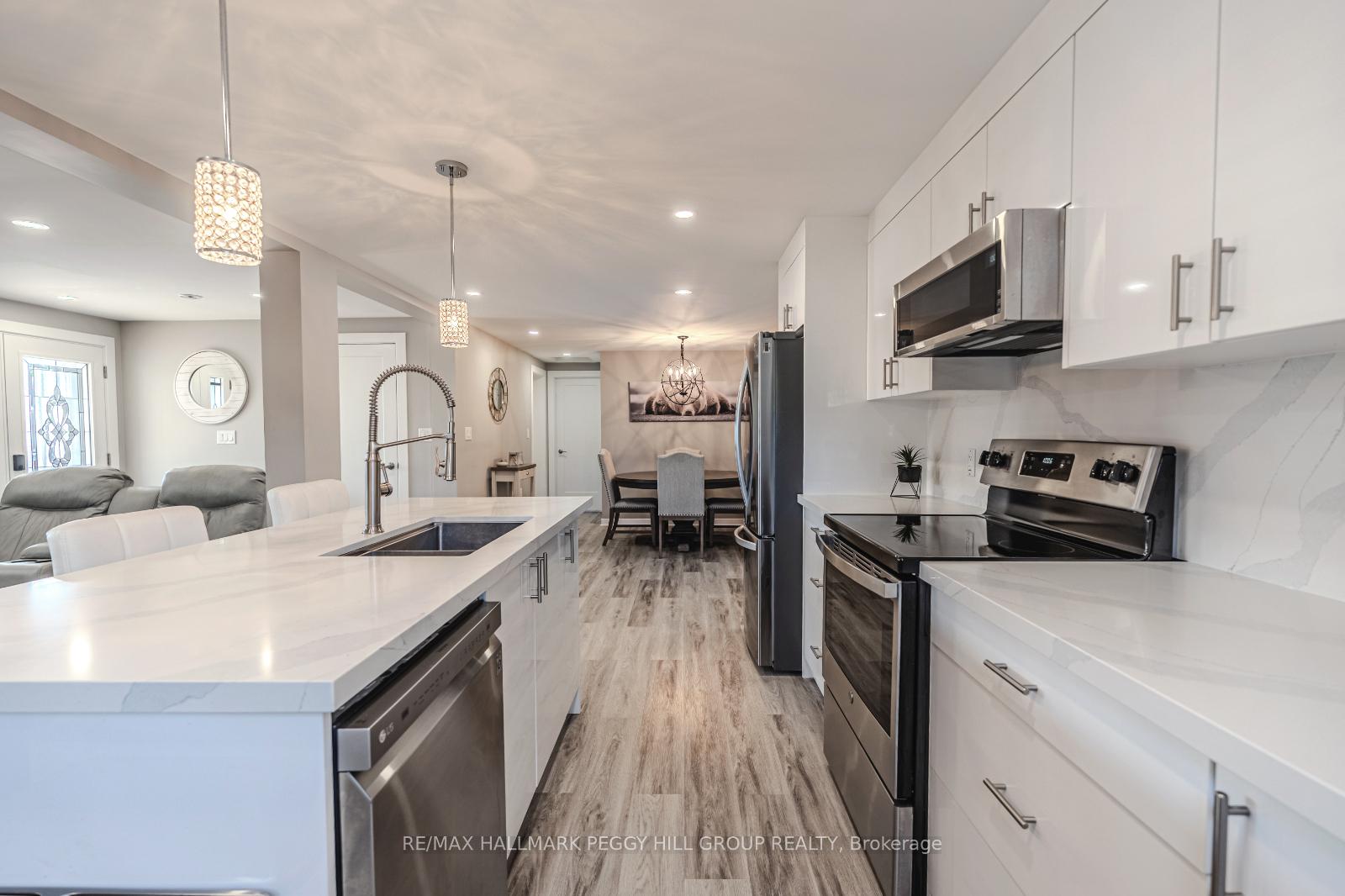 Photo 3 of 10 Nettles Cove, Innisfil, Rural Innisfil — HOMEH