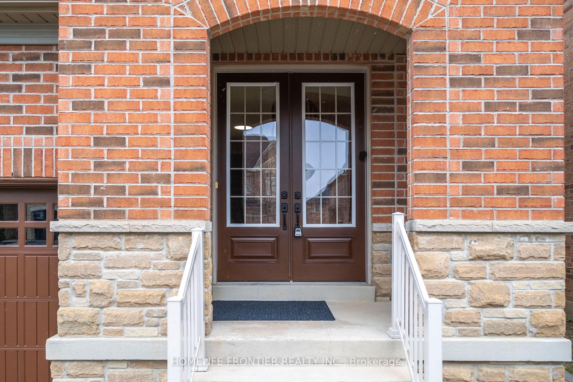 Photo 3 of 92 Wardlaw Place, Vaughan, Vellore Village — HOMEH