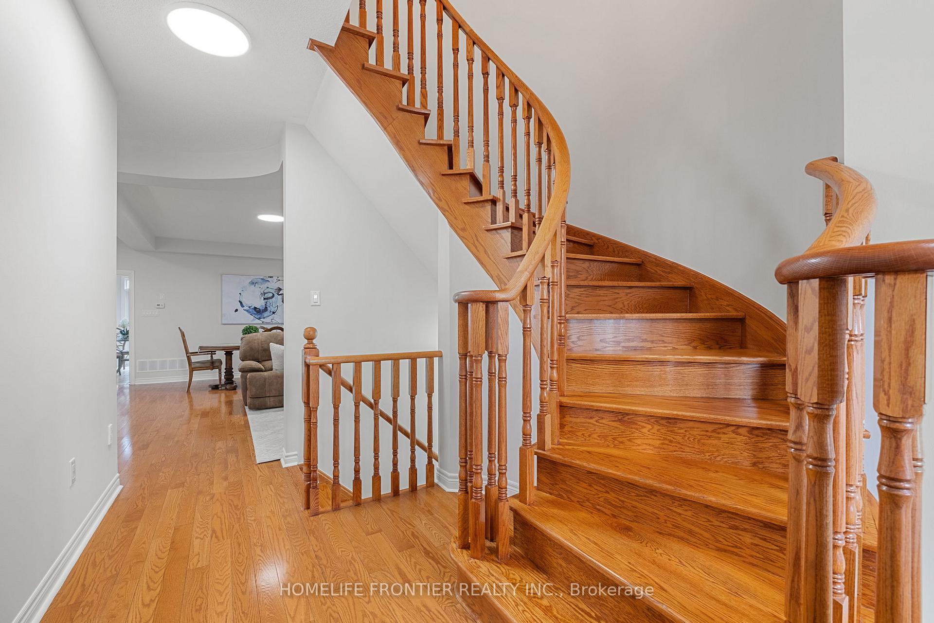 Photo 24 of 92 Wardlaw Place, Vaughan, Vellore Village — HOMEH