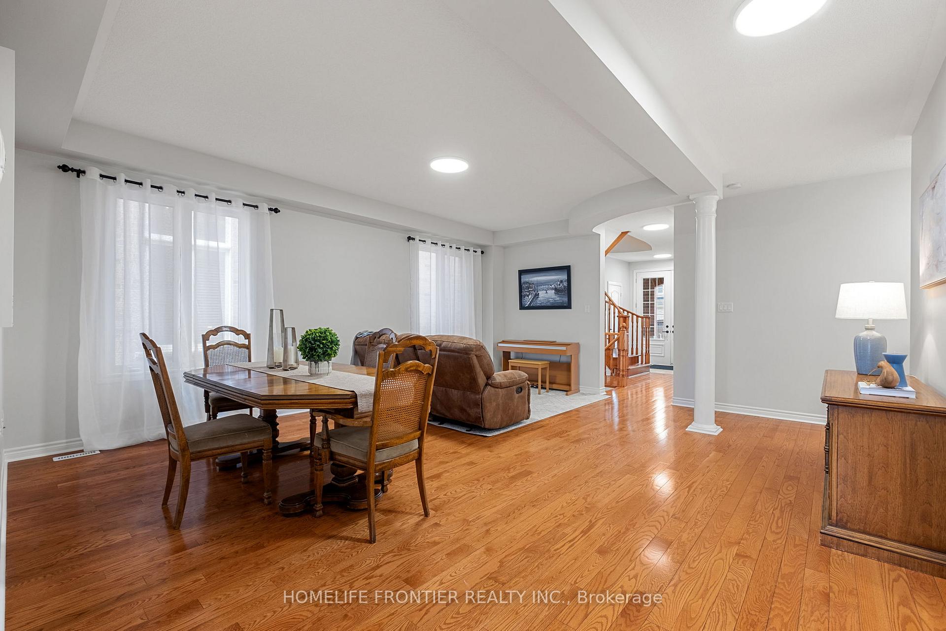 Photo 23 of 92 Wardlaw Place, Vaughan, Vellore Village — HOMEH