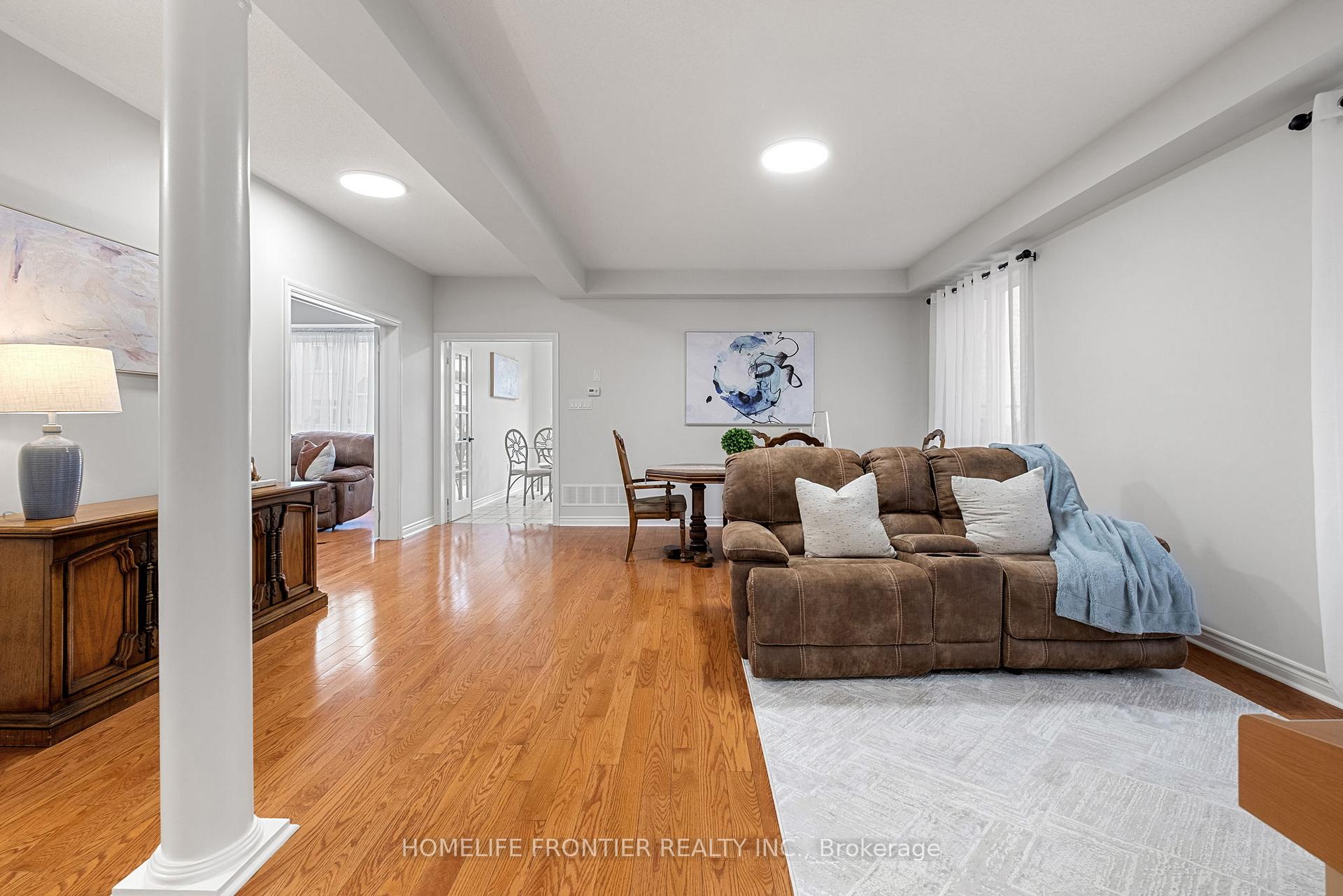 Photo 7 of 92 Wardlaw Place, Vaughan, Vellore Village — HOMEH