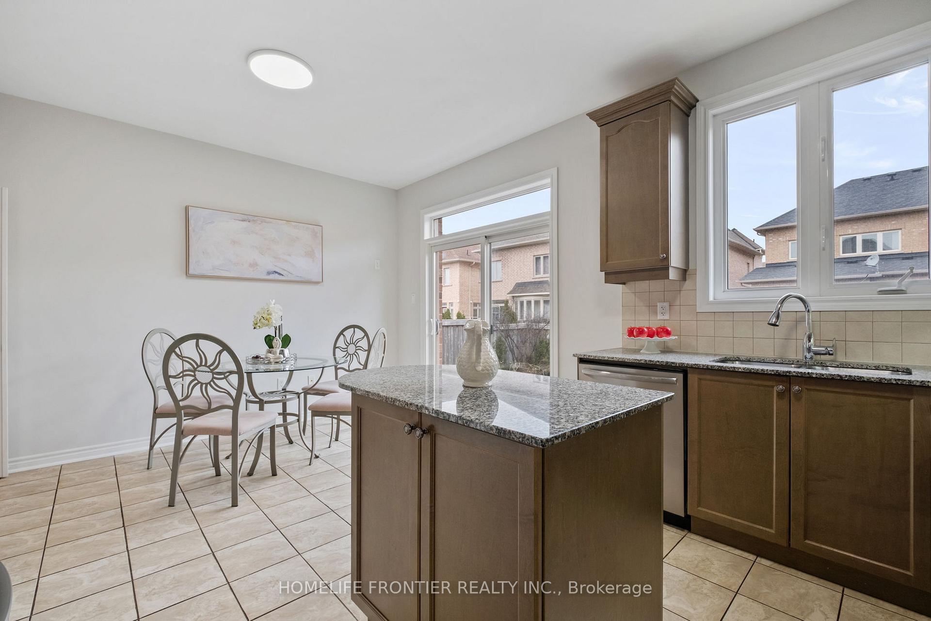 Photo 10 of 92 Wardlaw Place, Vaughan, Vellore Village — HOMEH