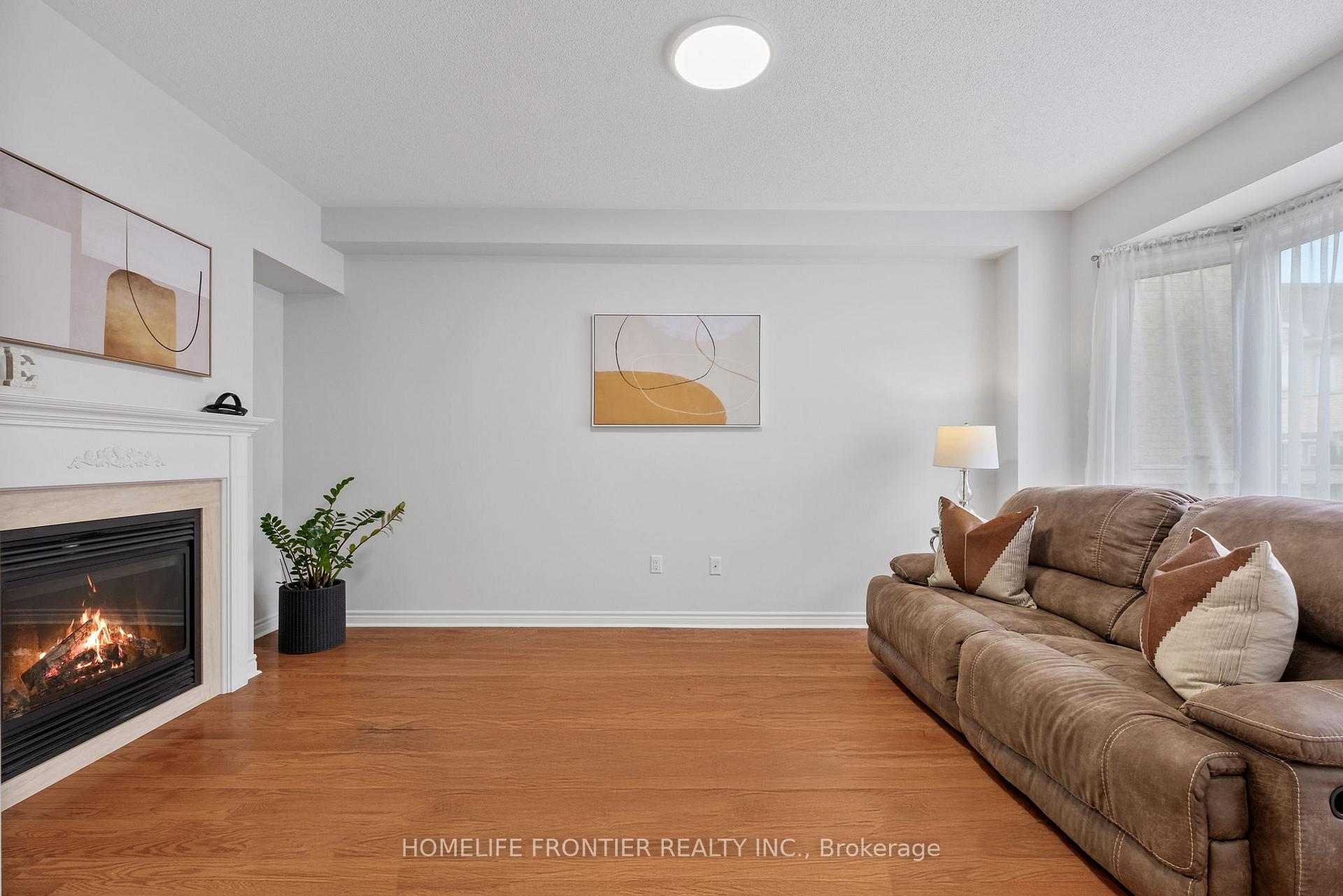 Photo 9 of 92 Wardlaw Place, Vaughan, Vellore Village — HOMEH