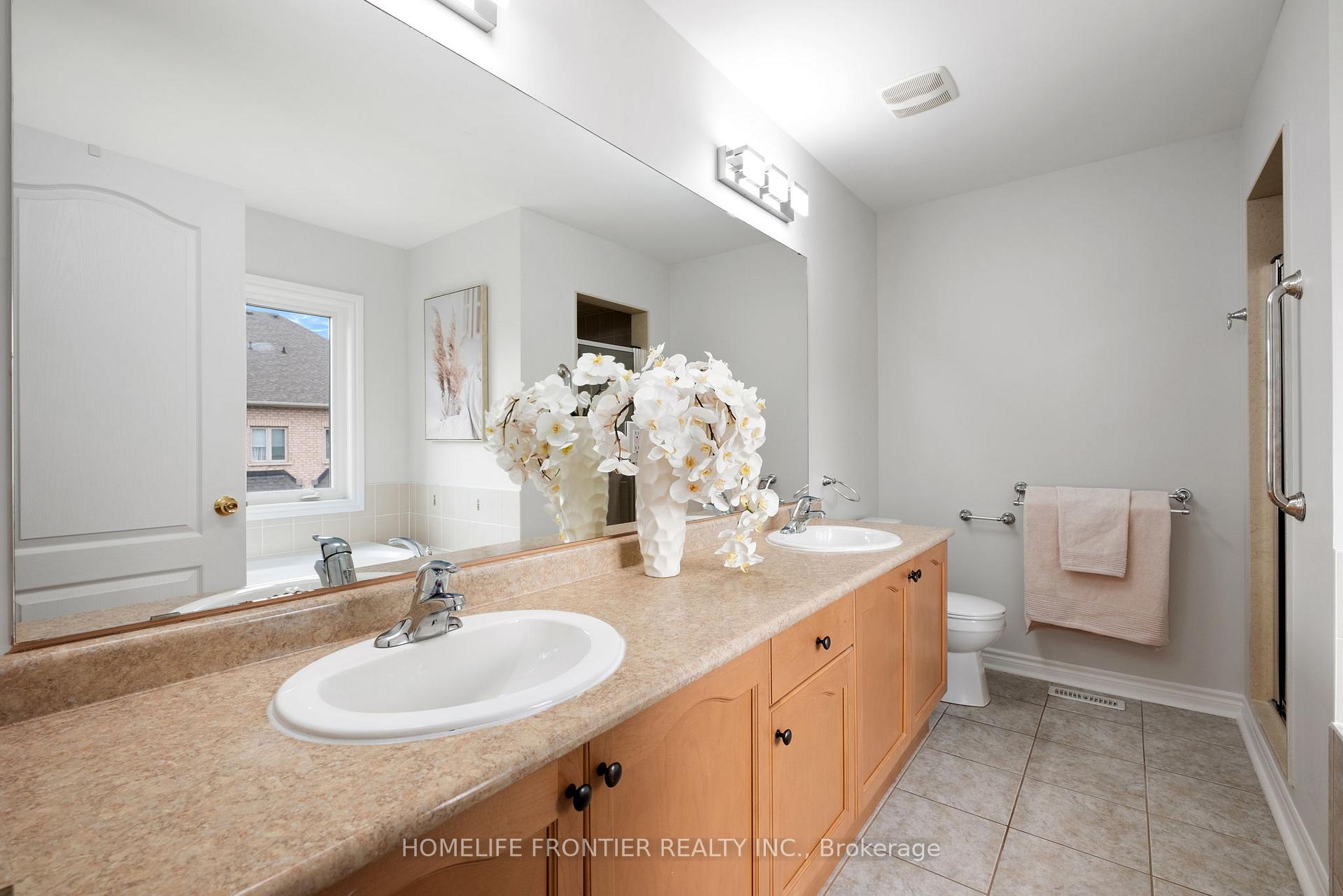 Photo 8 of 92 Wardlaw Place, Vaughan, Vellore Village — HOMEH