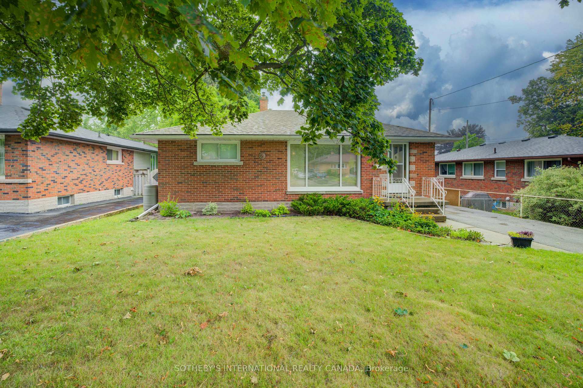 Photo 6 of 51 Ottawa Crescent W, Guelph, St. George's — HOMEH