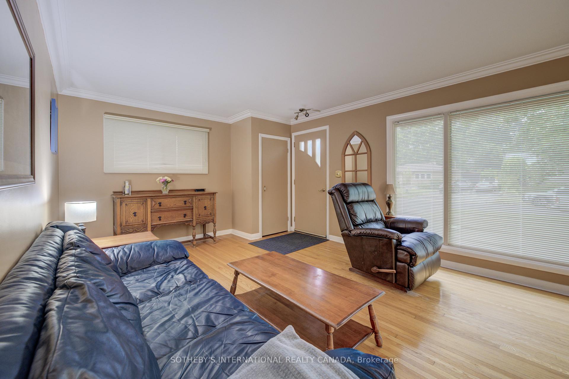 Photo 5 of 51 Ottawa Crescent W, Guelph, St. George's — HOMEH