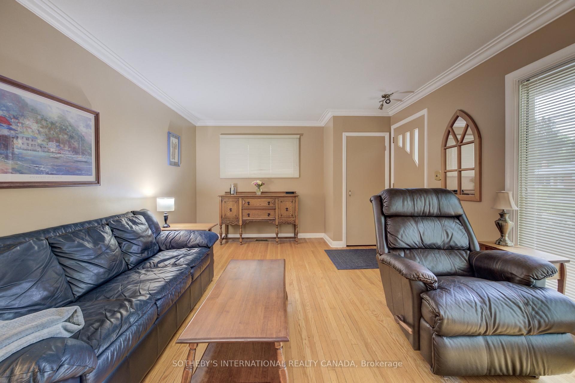 Photo 3 of 51 Ottawa Crescent W, Guelph, St. George's — HOMEH