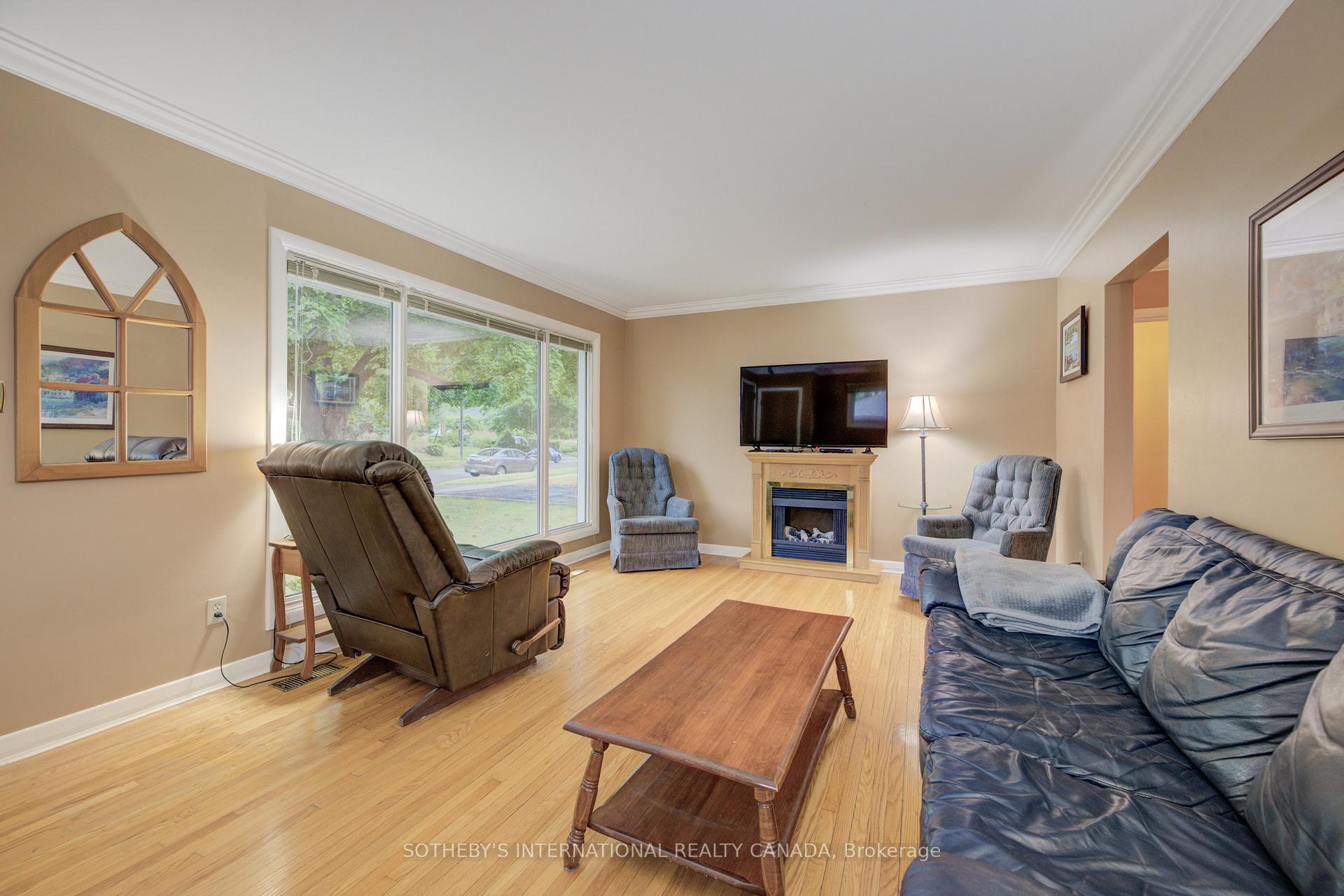 Photo 21 of 51 Ottawa Crescent W, Guelph, St. George's — HOMEH