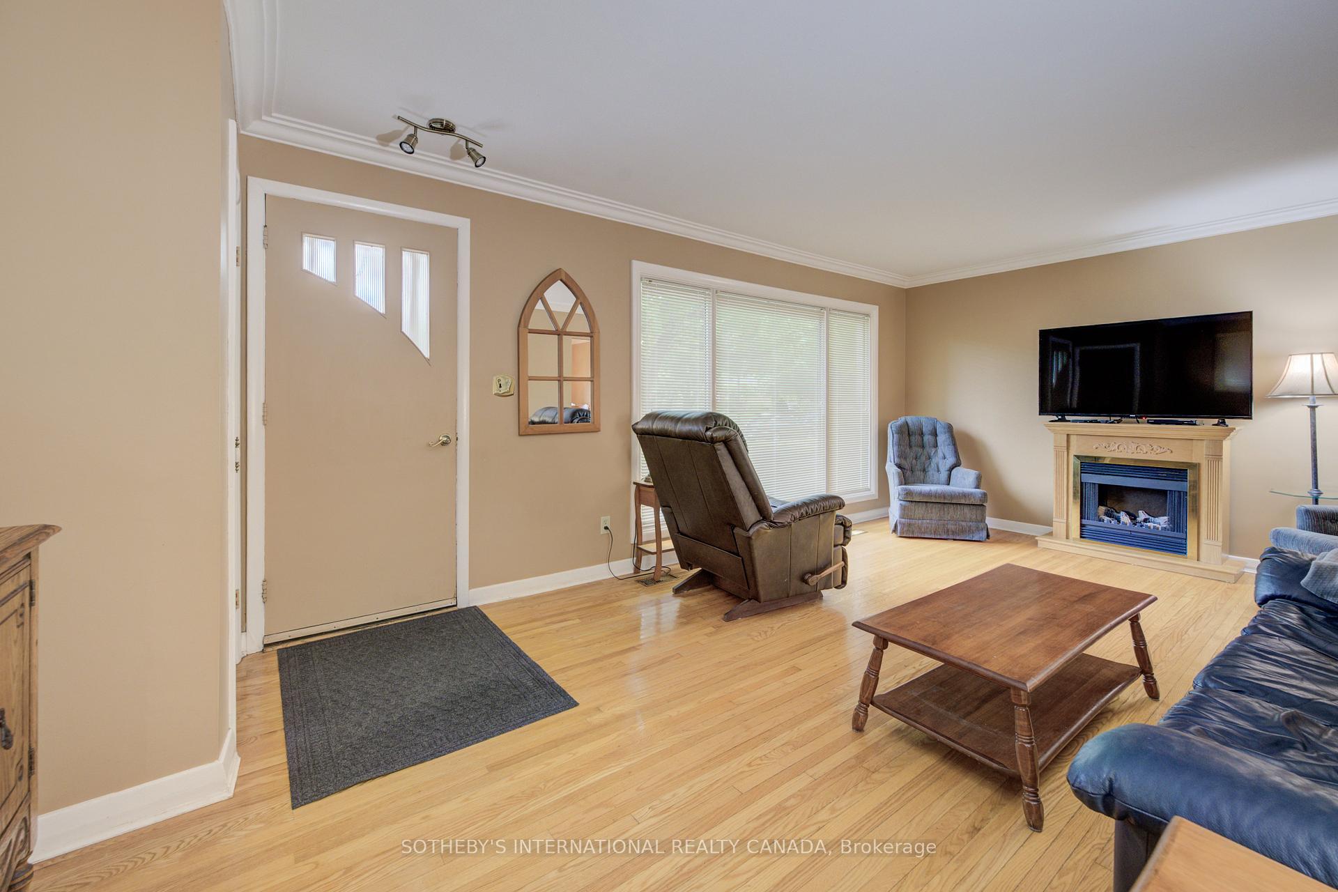 Photo 7 of 51 Ottawa Crescent W, Guelph, St. George's — HOMEH