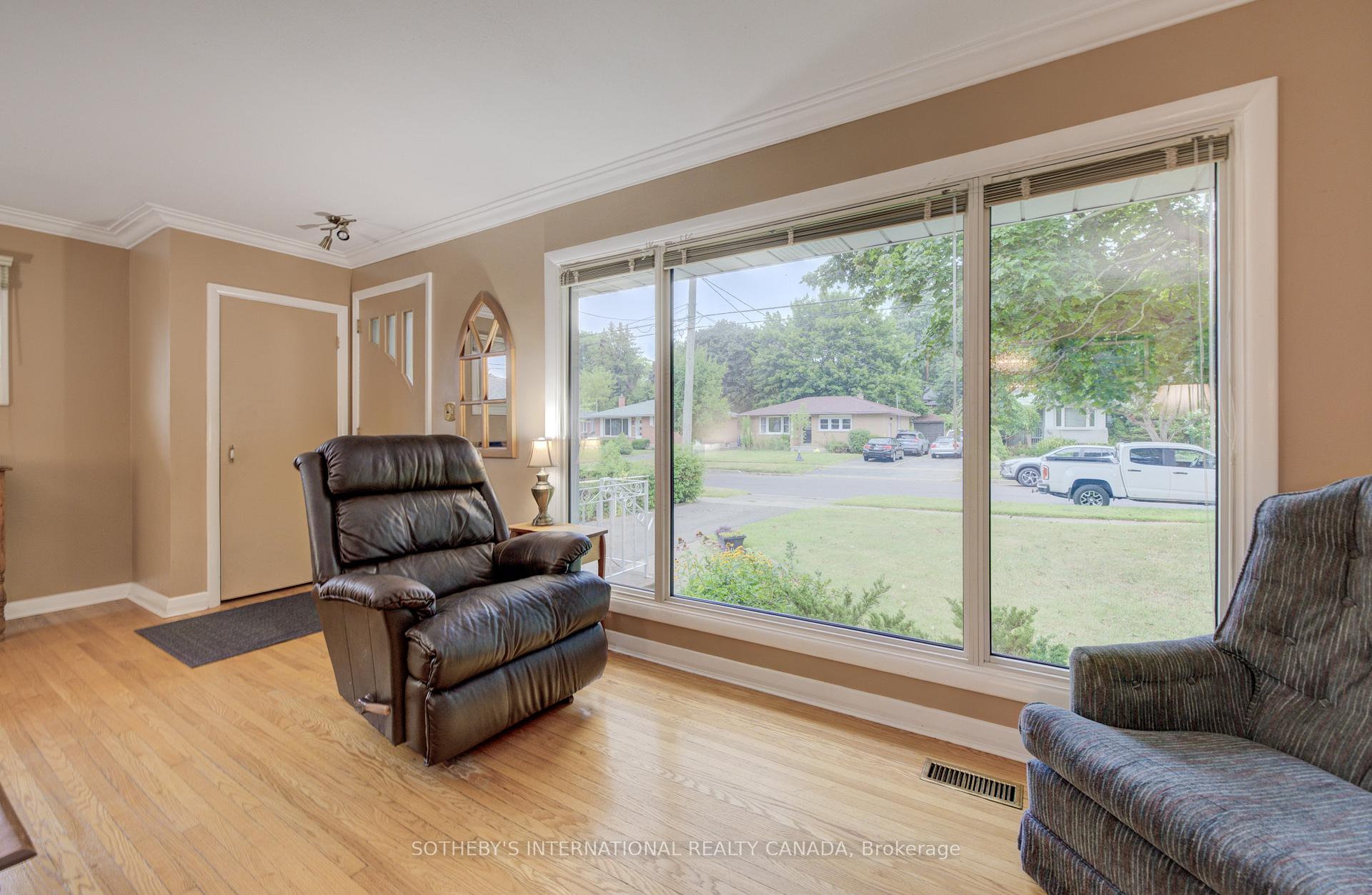 Photo 9 of 51 Ottawa Crescent W, Guelph, St. George's — HOMEH