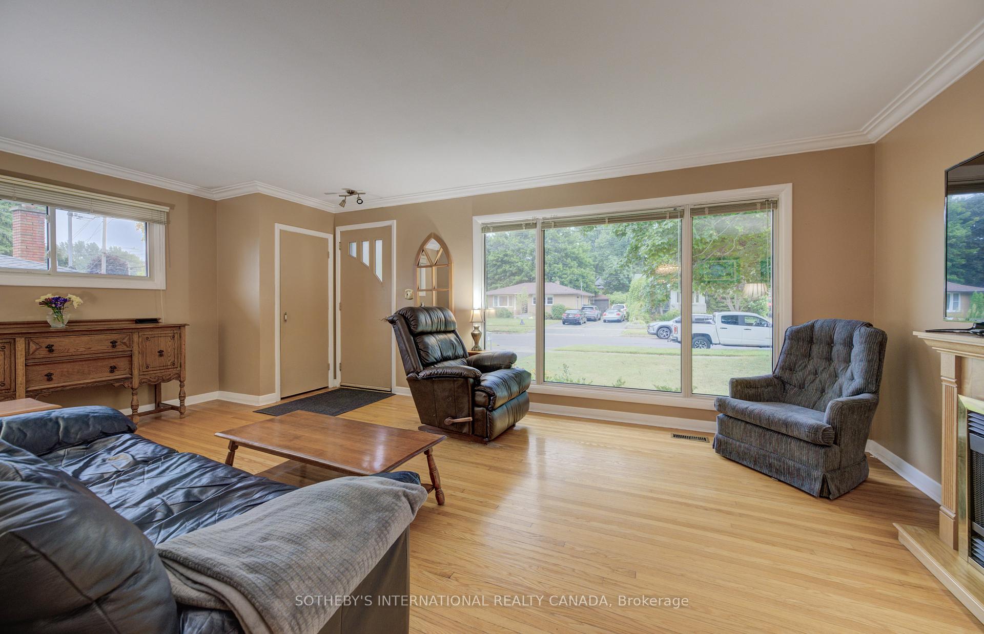 Photo 8 of 51 Ottawa Crescent W, Guelph, St. George's — HOMEH