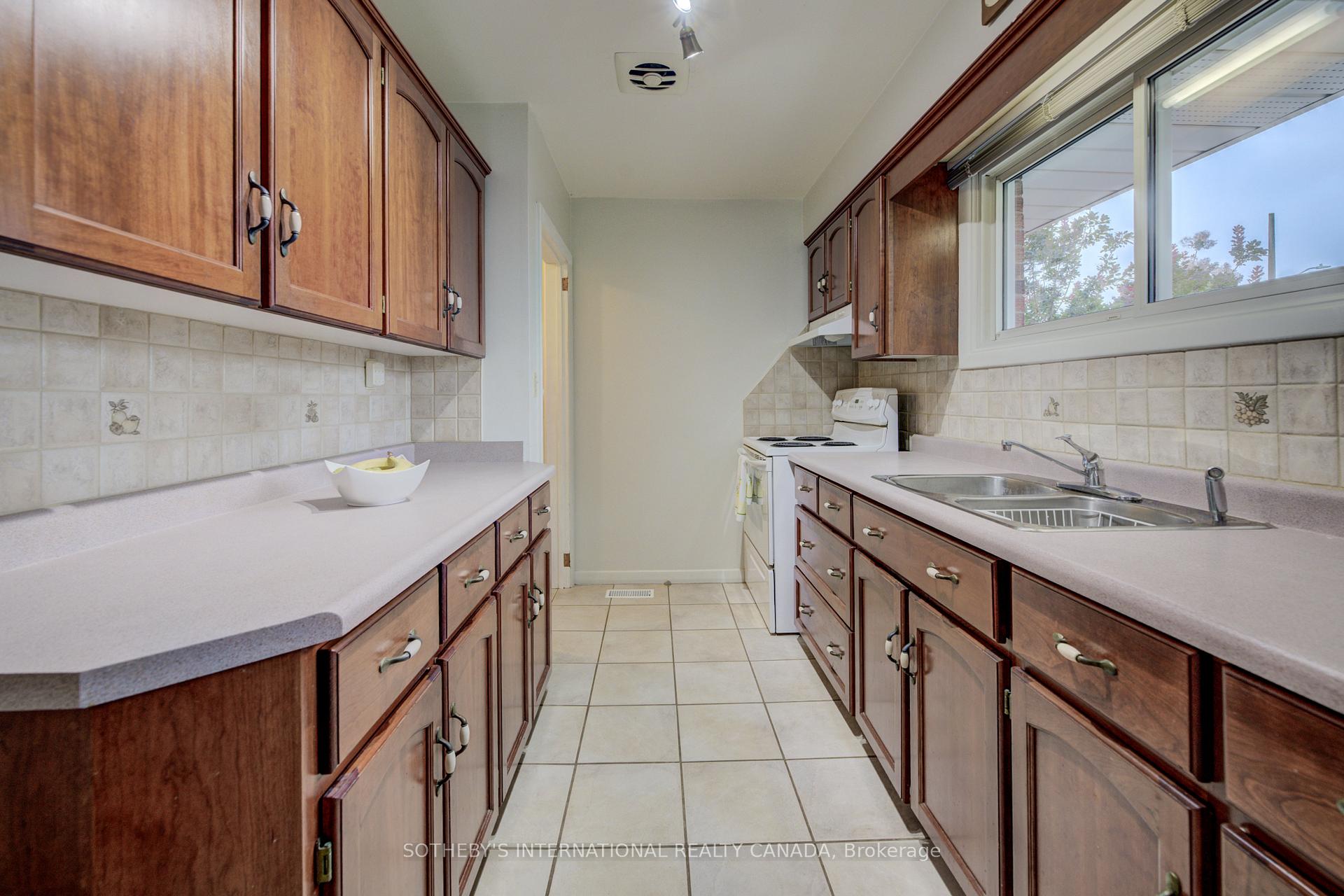 Photo 31 of 51 Ottawa Crescent W, Guelph, St. George's — HOMEH