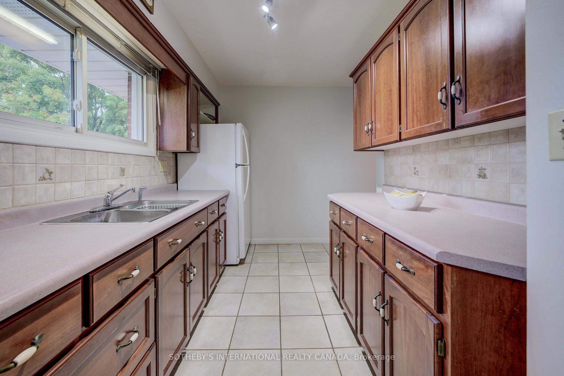 Photo 14 of 51 Ottawa Crescent W, Guelph, St. George's — HOMEH