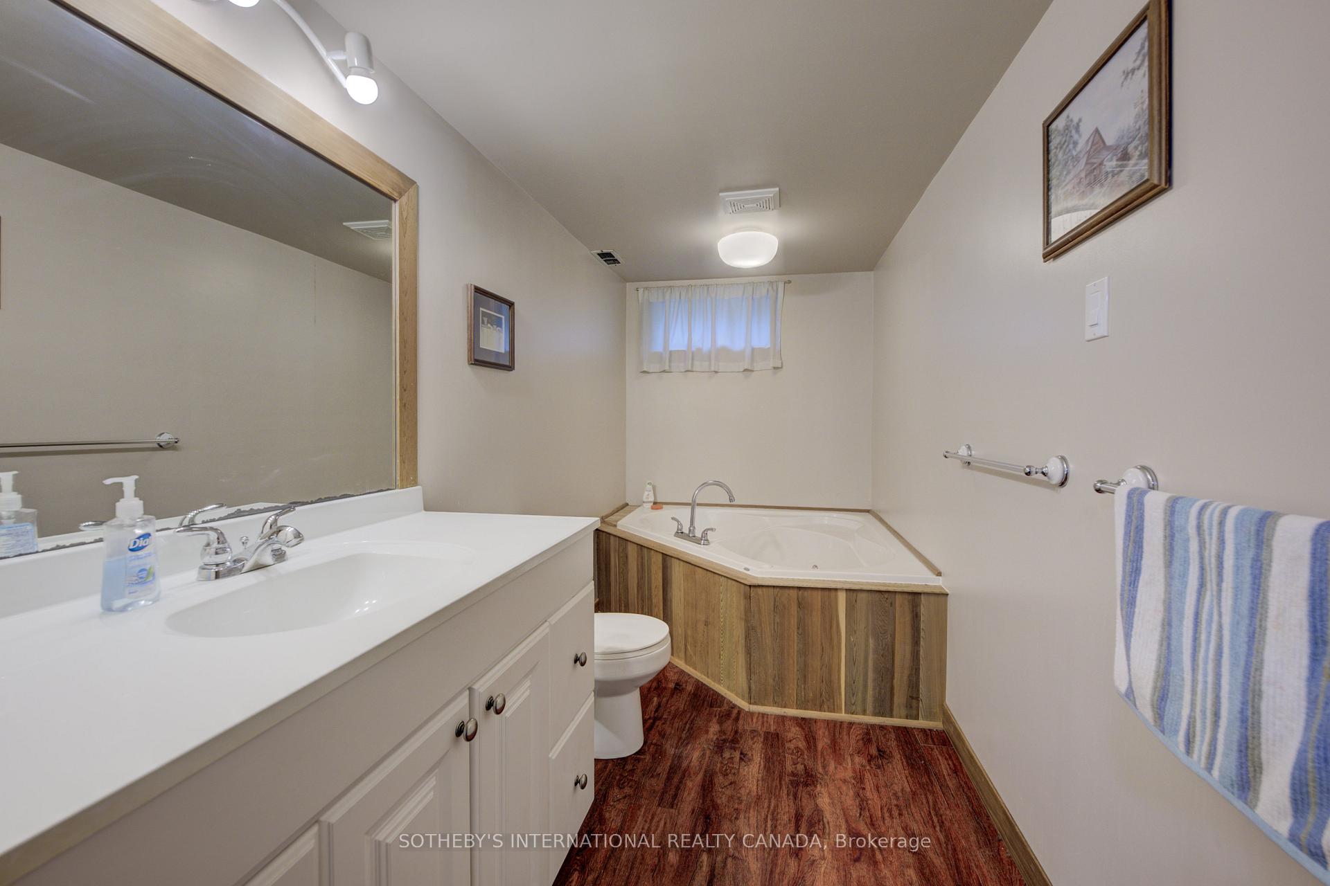 Photo 33 of 51 Ottawa Crescent W, Guelph, St. George's — HOMEH