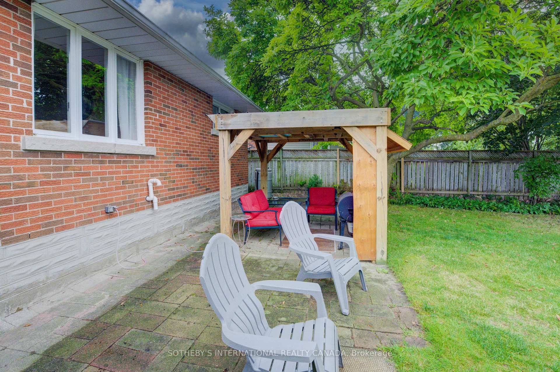 Photo 23 of 51 Ottawa Crescent W, Guelph, St. George's — HOMEH