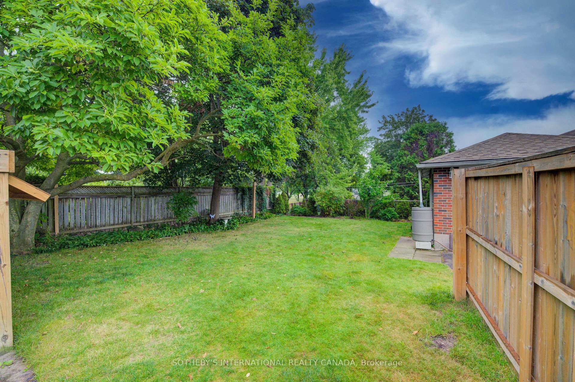 Photo 35 of 51 Ottawa Crescent W, Guelph, St. George's — HOMEH