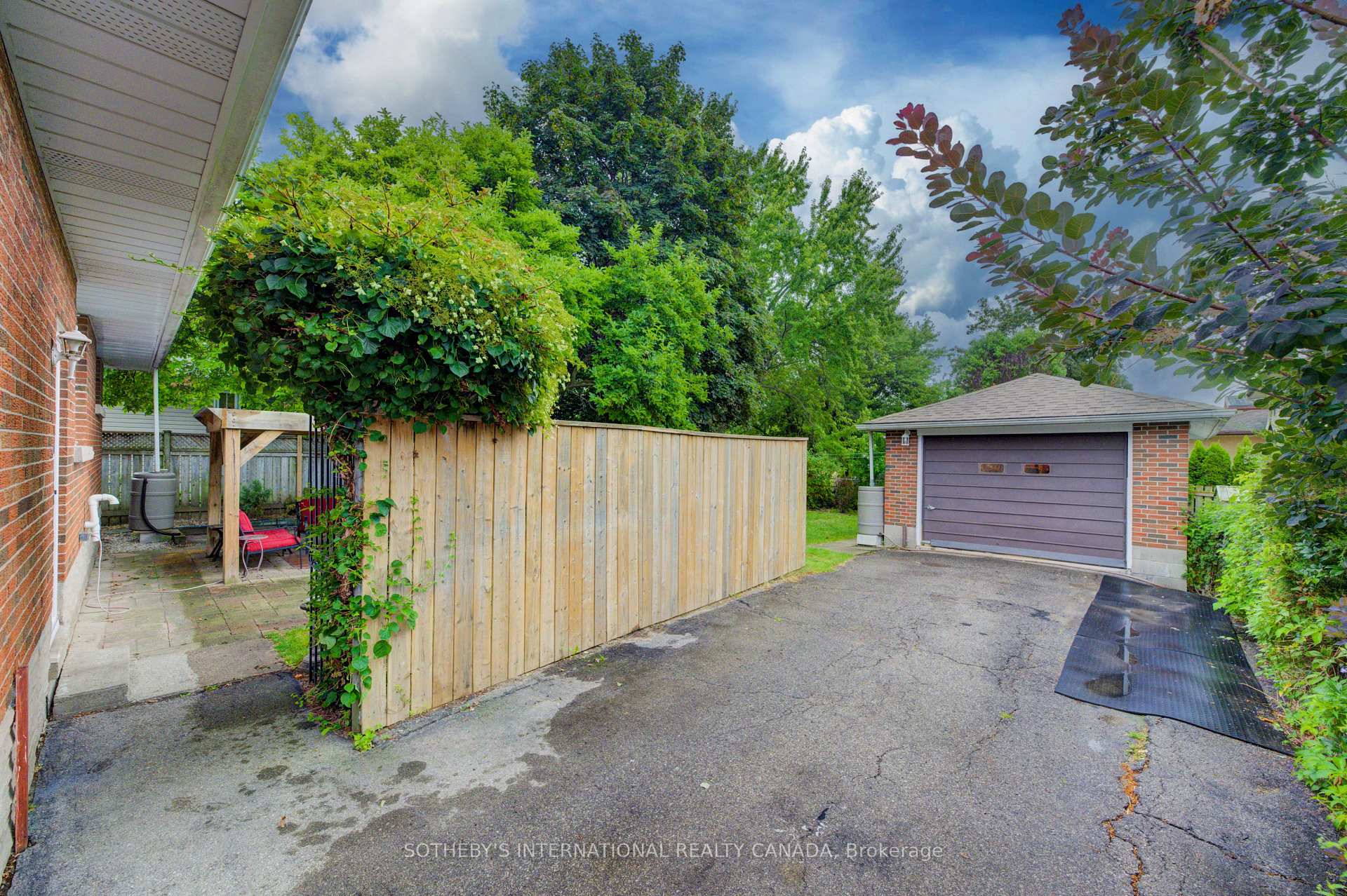 Photo 40 of 51 Ottawa Crescent W, Guelph, St. George's — HOMEH