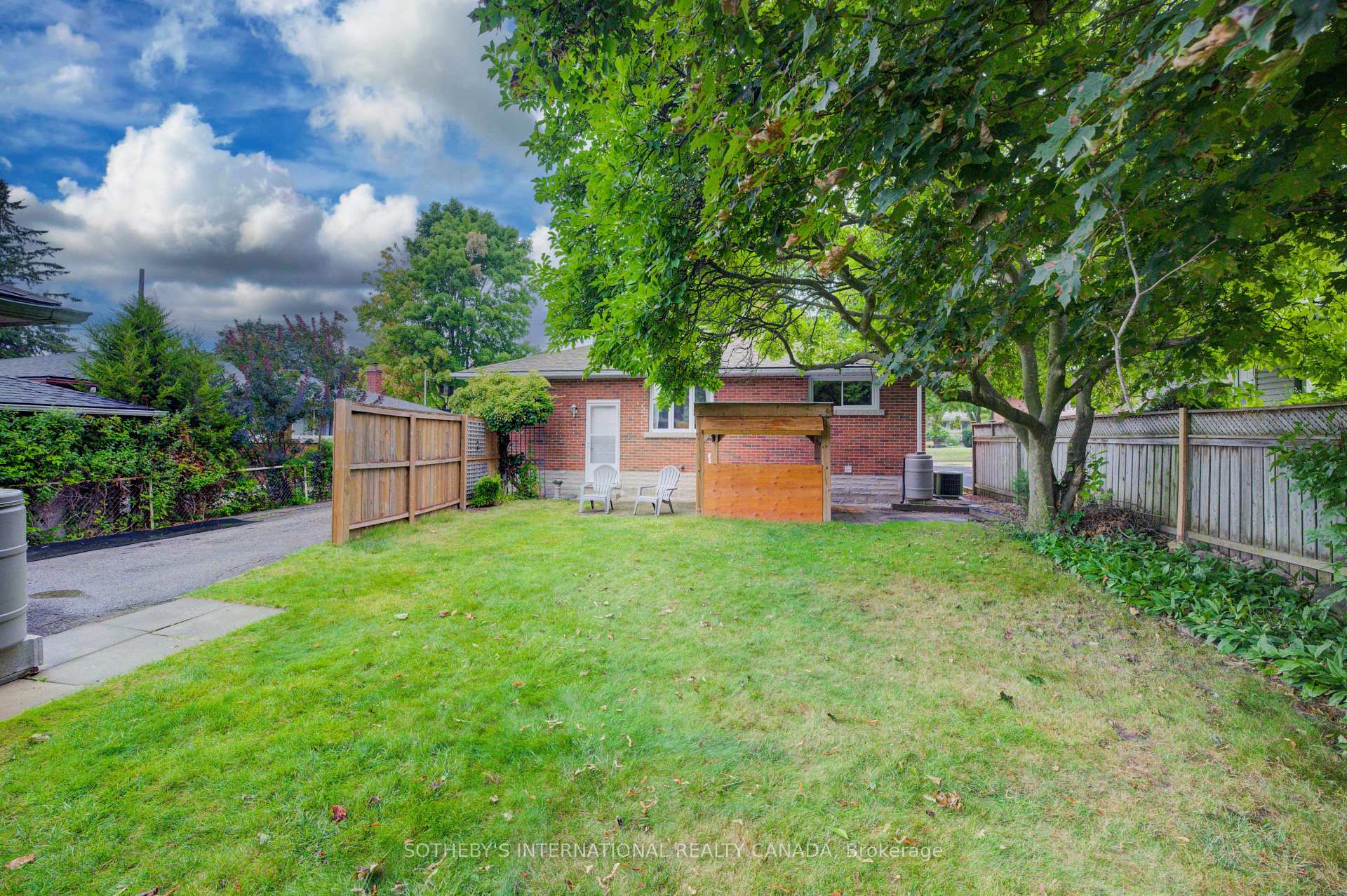 Photo 29 of 51 Ottawa Crescent W, Guelph, St. George's — HOMEH