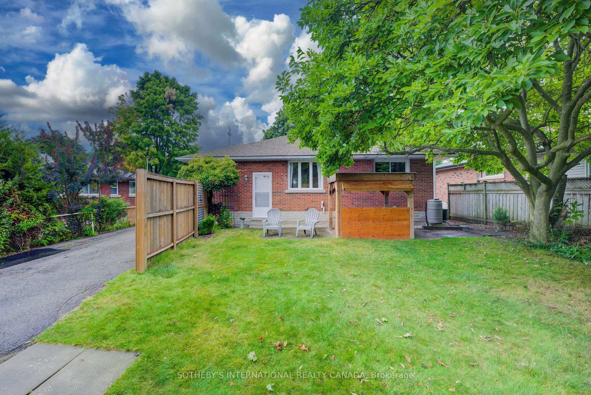 Photo 37 of 51 Ottawa Crescent W, Guelph, St. George's — HOMEH