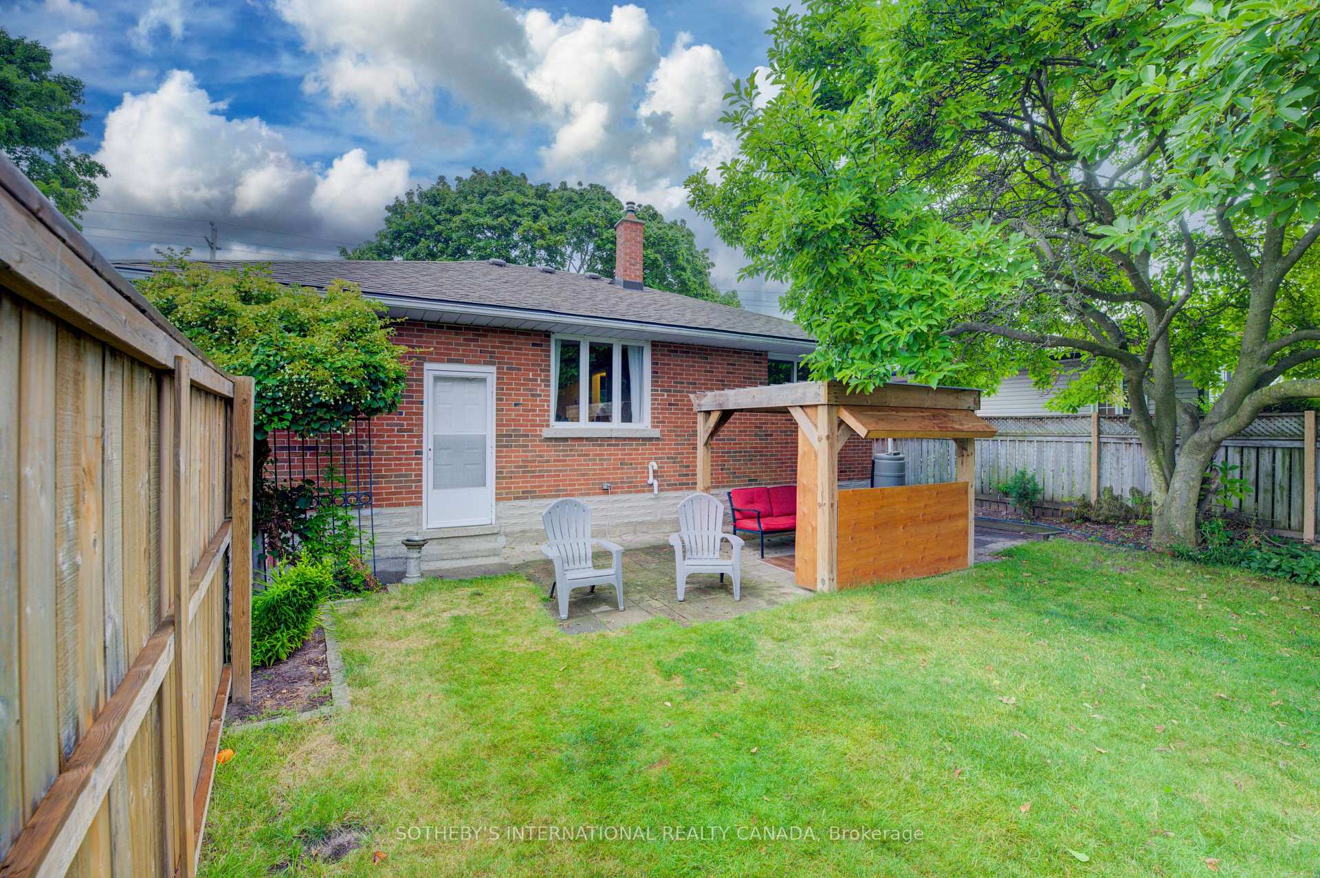 Photo 38 of 51 Ottawa Crescent W, Guelph, St. George's — HOMEH