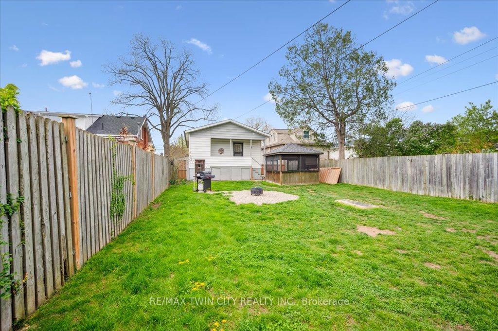 Photo 24 of 1355 Queenston Road, Cambridge — HOMEH