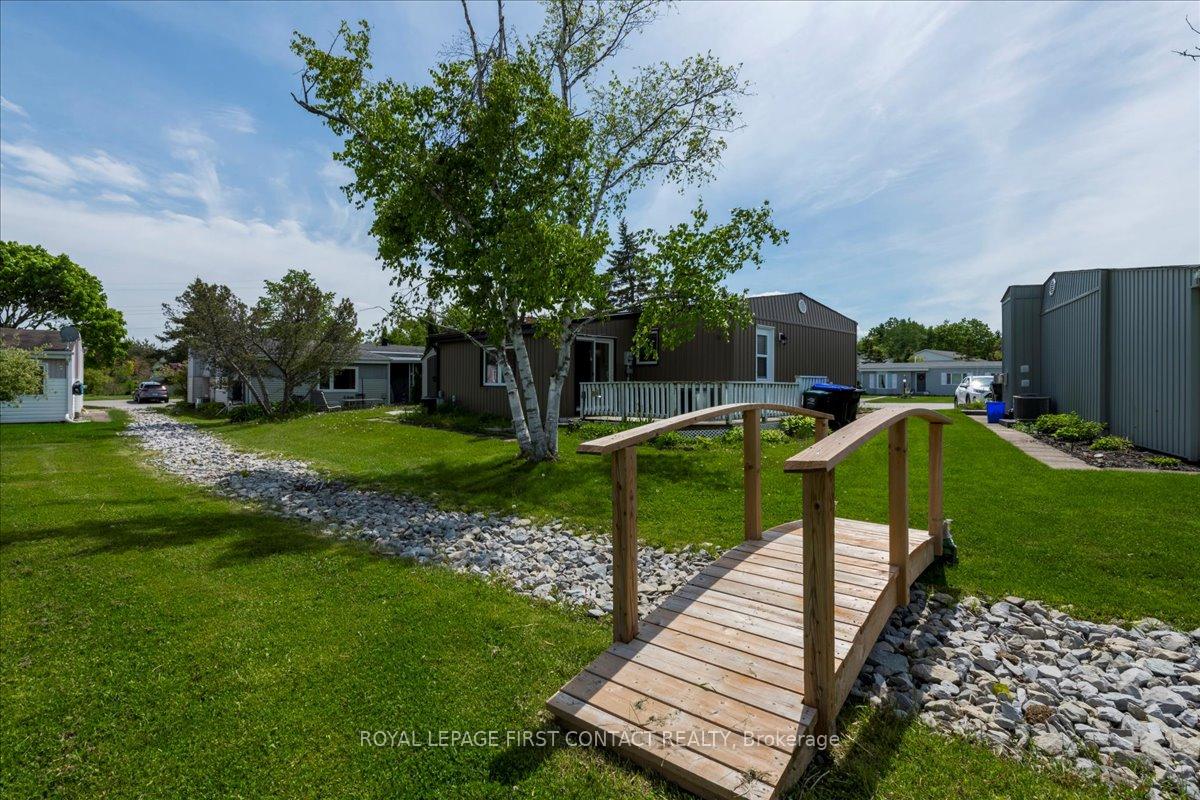 Photo 18 of 16 Hearts Content, Innisfil, Rural Innisfil — HOMEH