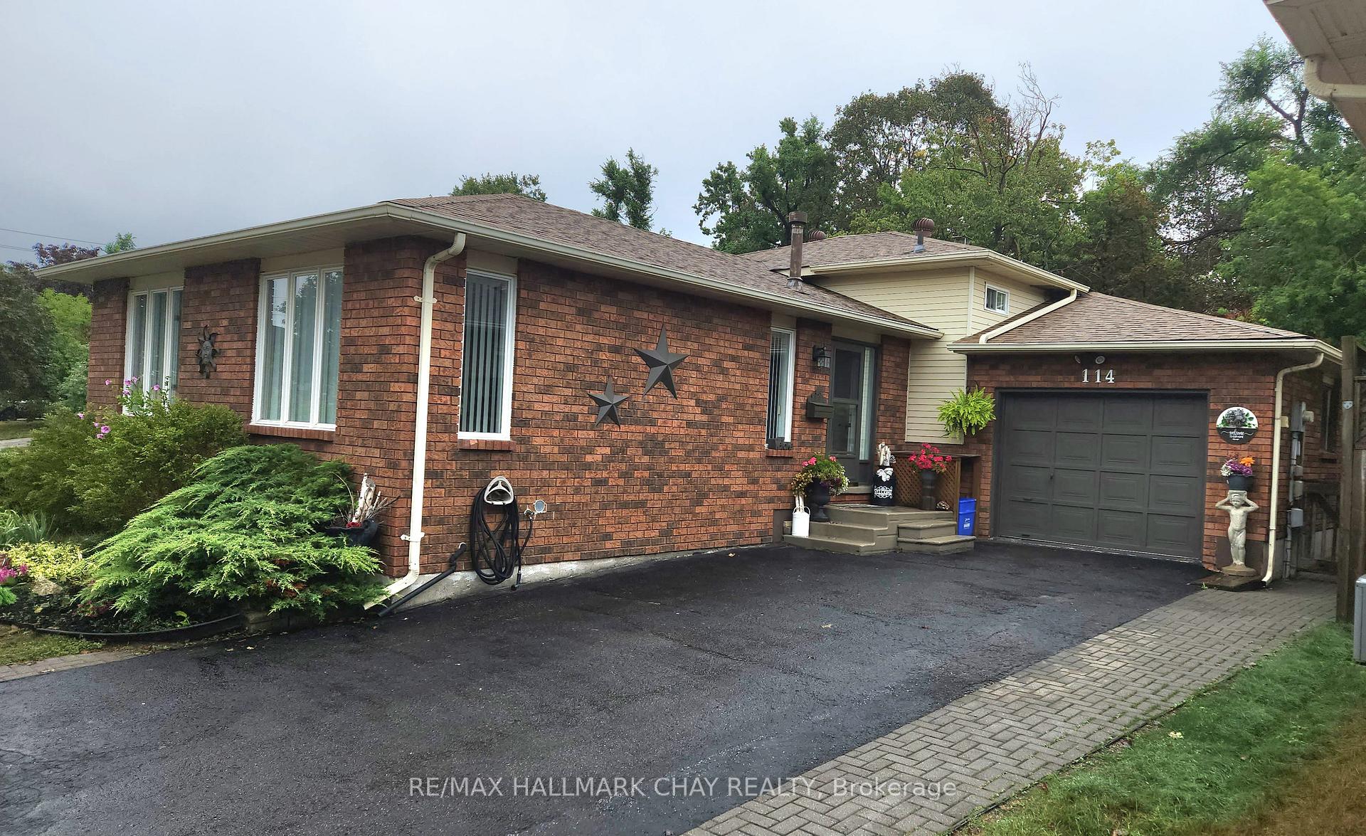 Photo 3 of 114 Chieftain Crescent, Barrie, Allandale Heights — HOMEH