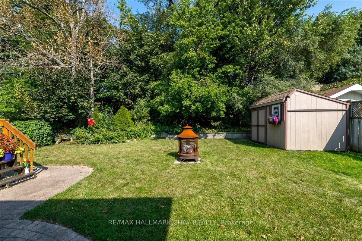 Photo 4 of 114 Chieftain Crescent, Barrie, Allandale Heights — HOMEH