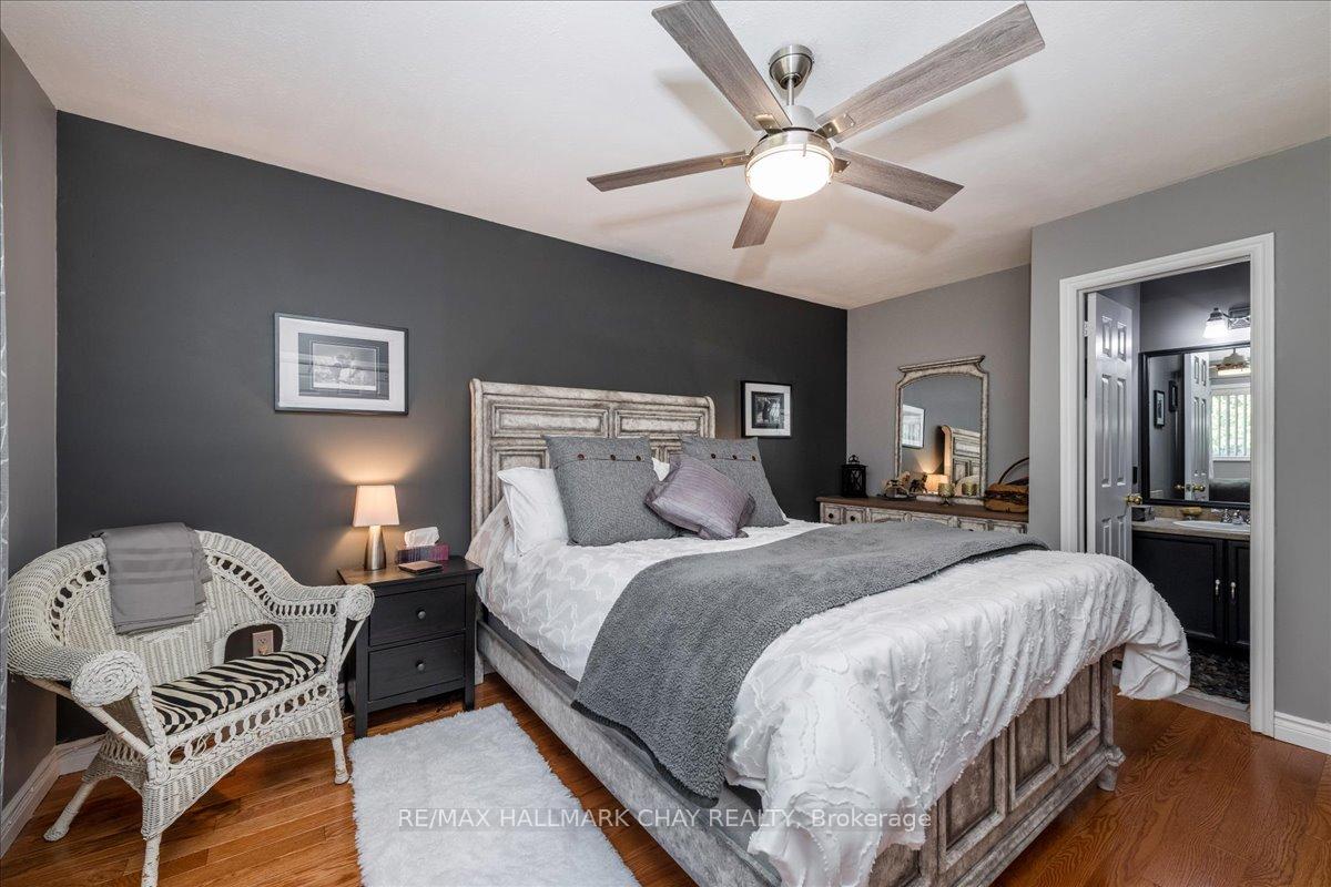 Photo 5 of 114 Chieftain Crescent, Barrie, Allandale Heights — HOMEH