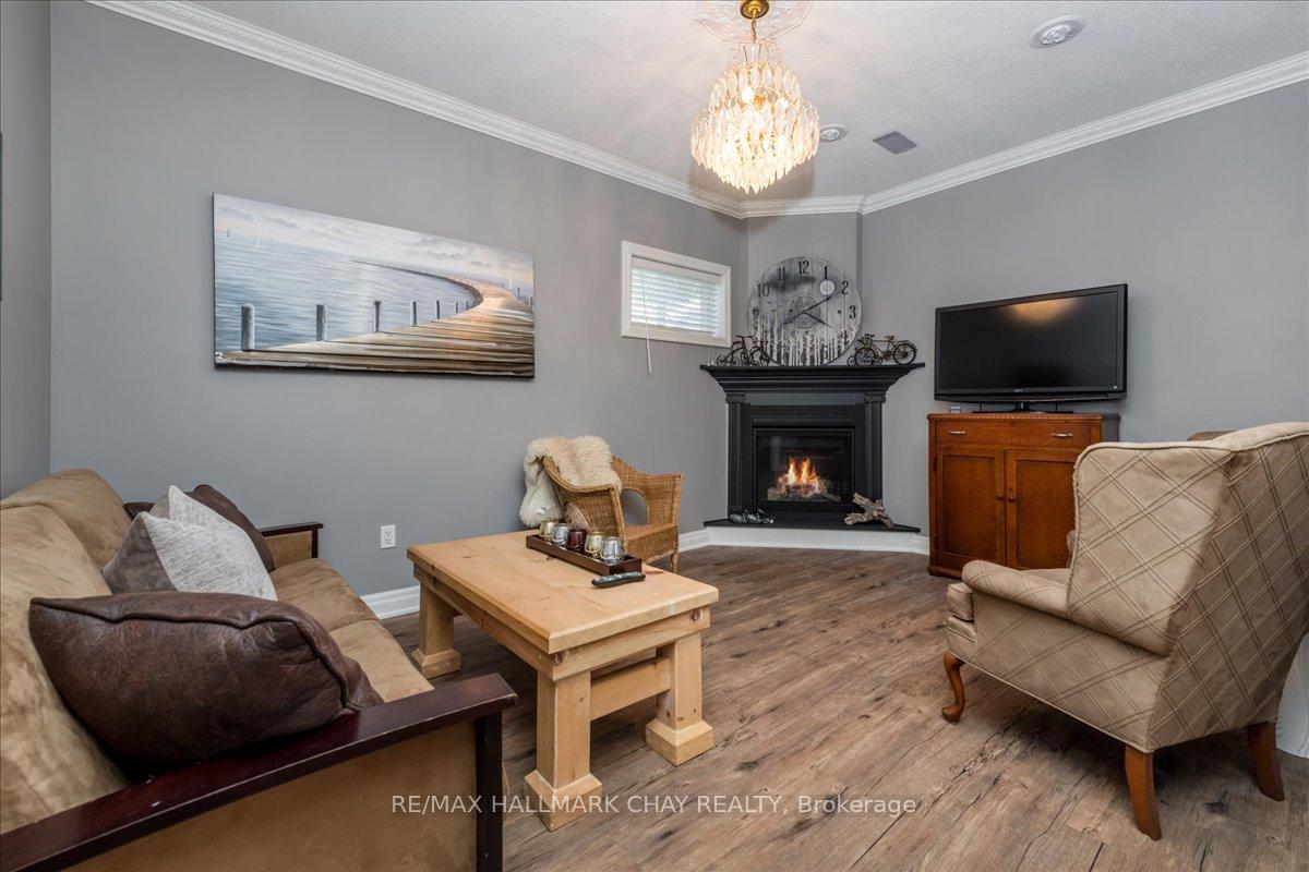 Photo 2 of 114 Chieftain Crescent, Barrie, Allandale Heights — HOMEH